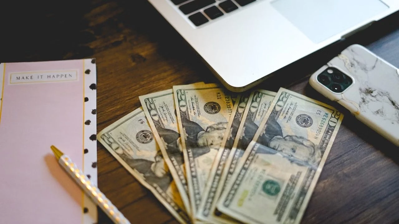 How to Reduce Debt Stress When You’re Living Paycheck to Paycheck